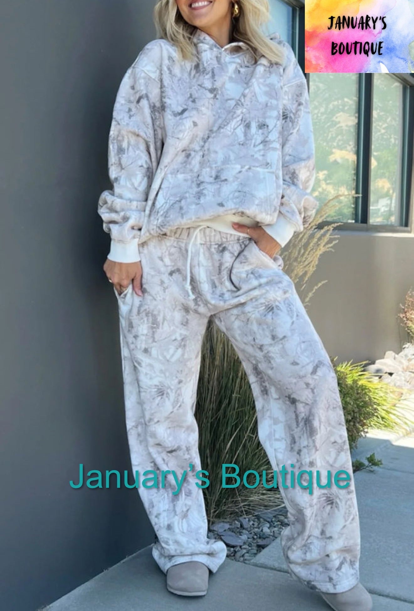 Women’s Camo Sweatsuit
