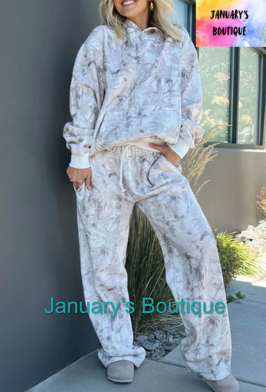 Women’s Camo Sweatsuit