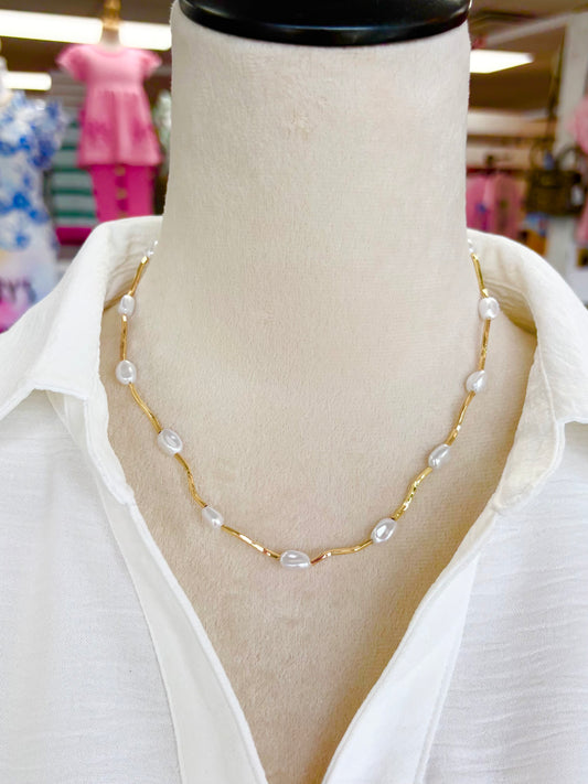 KK Wavy Gold & Pearl Necklace