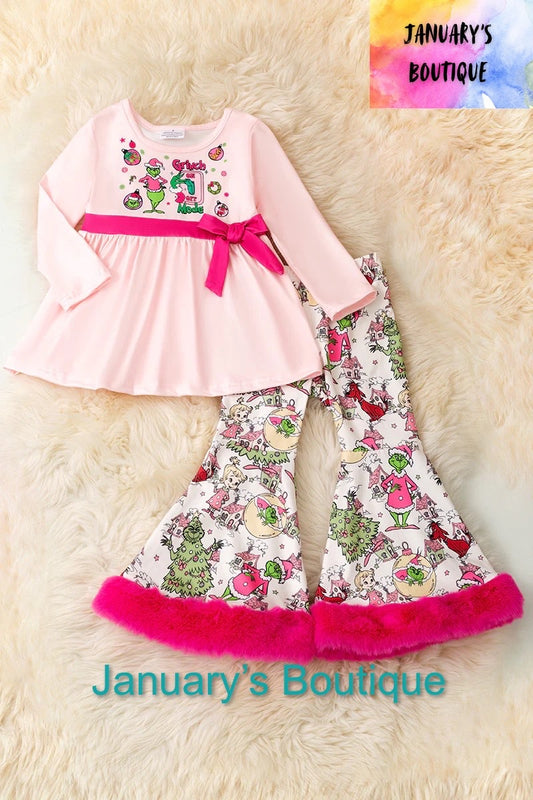 Girl’s Grin*h Off On Set