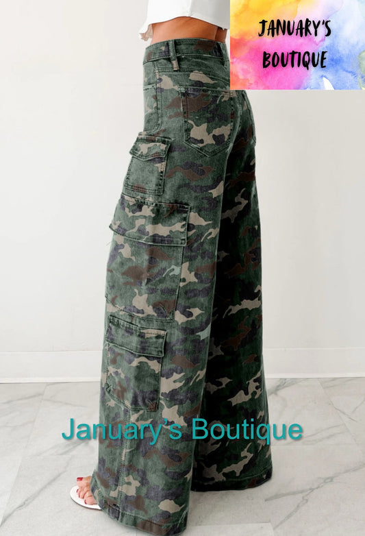 Women’s Camo Cargo Wide Leg