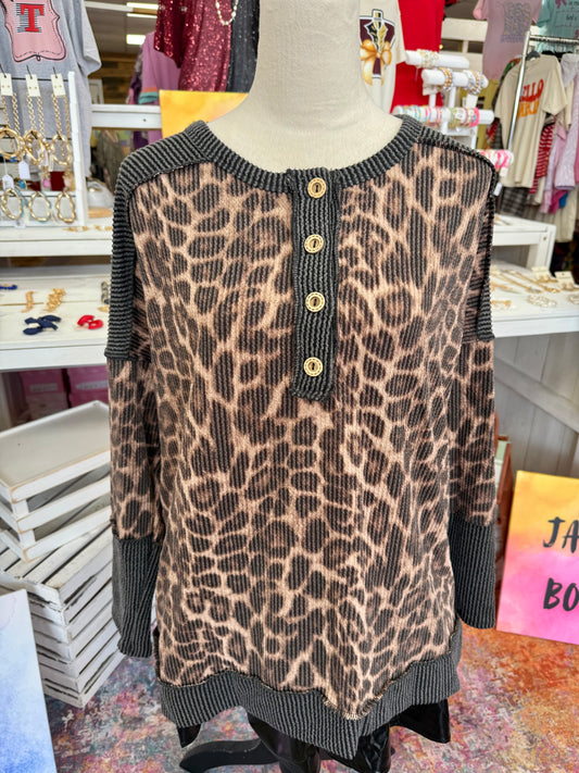 Women’s Leopard Ribbed Top S-3X