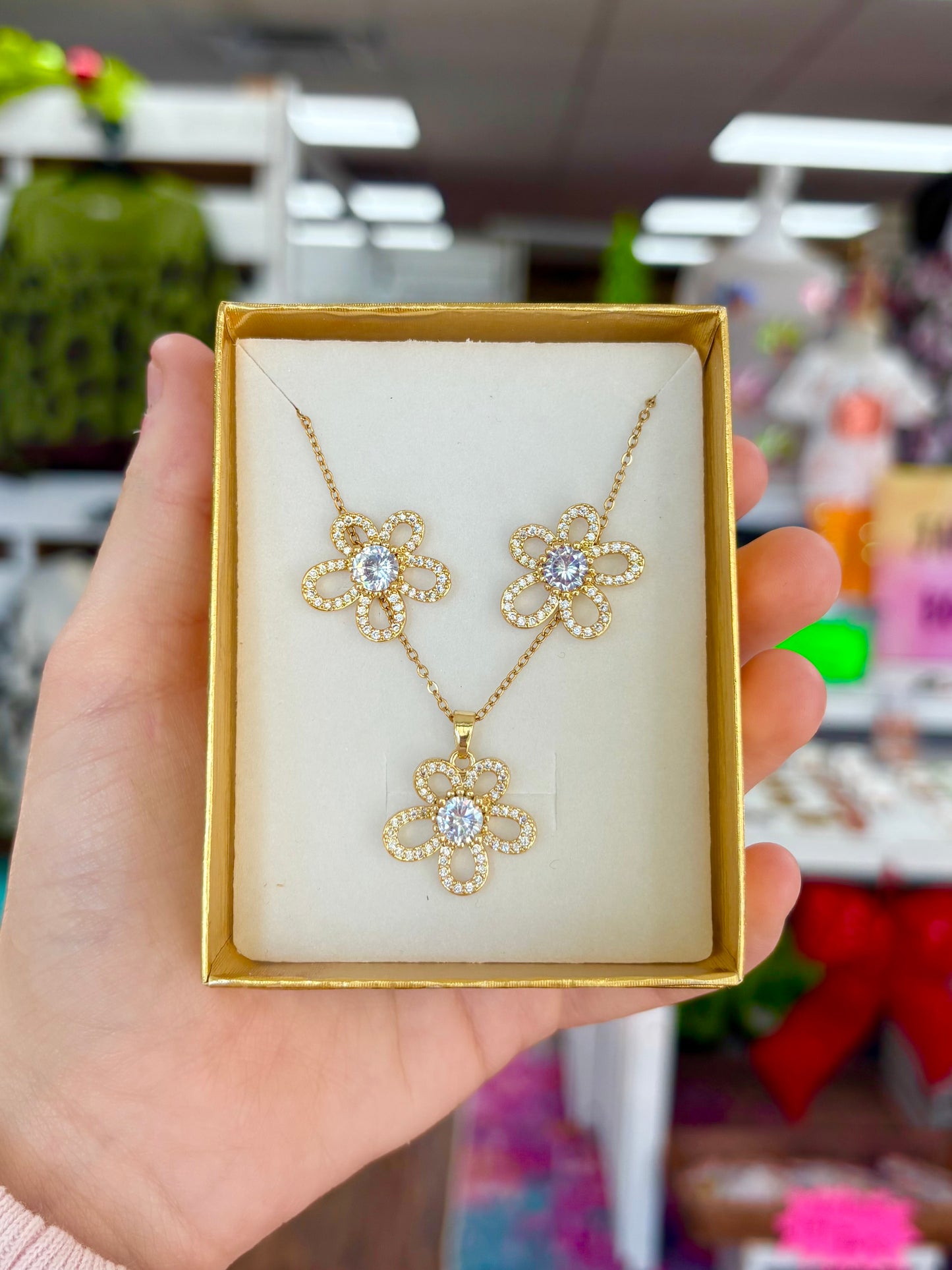KK Gold Flower Earrings/Necklace Set