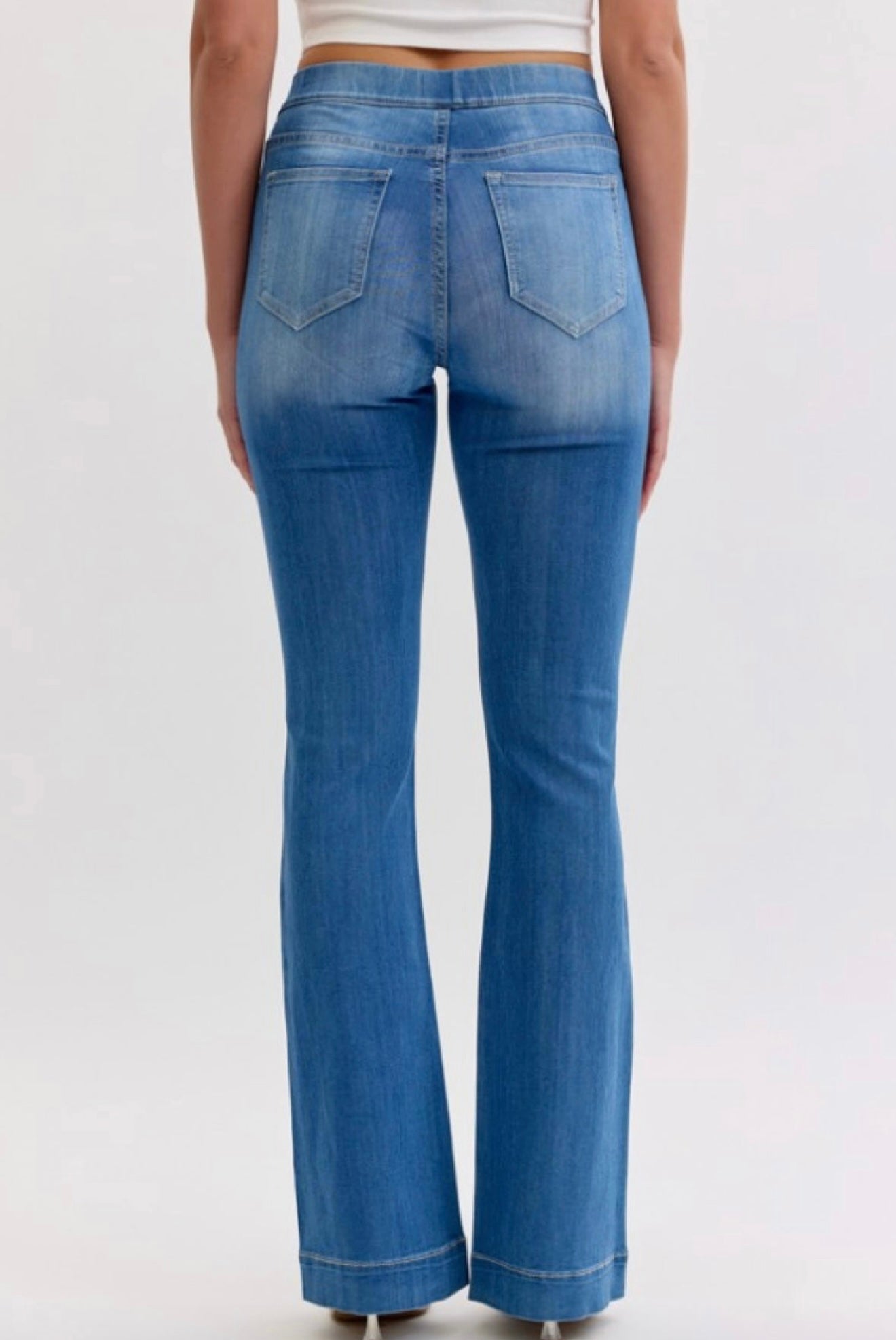 Women’s Cello Medium Wash Flared 33” Jegging