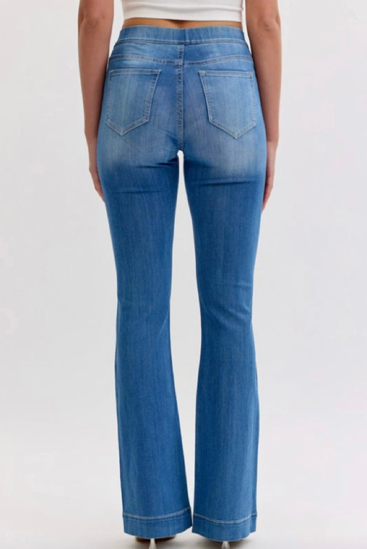 Women’s Cello Medium Wash Flared 33” Jegging