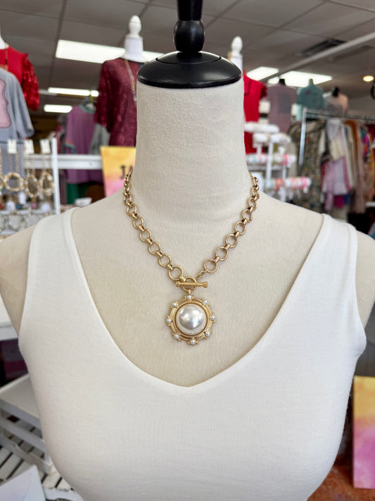 Gold Toggle Necklace With Pearl