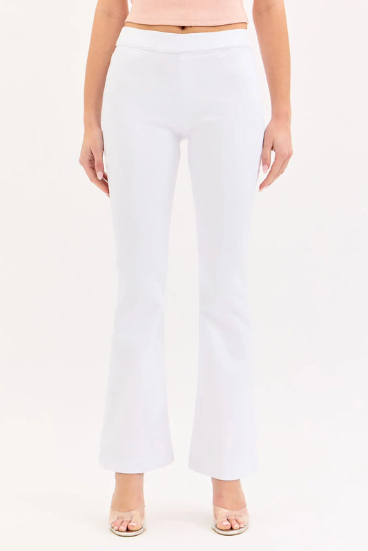 Women’s Cello White Pull-On Jeans 30” Inseam
