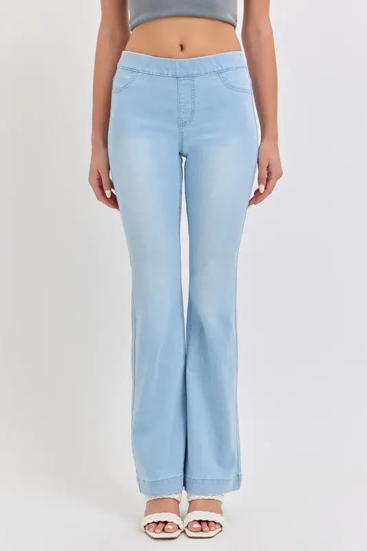 Women’s Cello 33” Light Denim Pullon Jeans