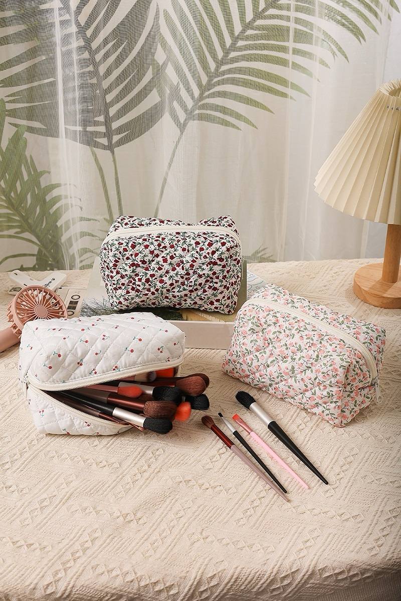 Ditsy Quilted Floral Cosmetic Pouch Bag